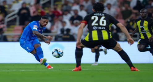 فعل مثل رونالدو.. الشرق الأوسط: الاتحاد يدرس تقديم شكوى ضد لاعب الهلال